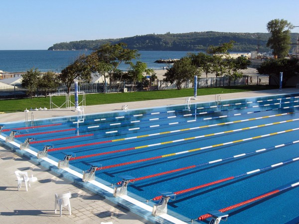 1024px-Olympian_Swimming_pool,_Varna